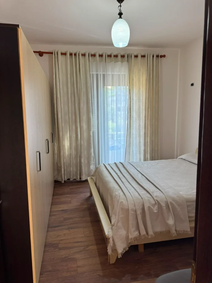 Tirane, jepet me qera apartament 1+1+Ballkon Kati 4, 65 m² 550 € (Selite/Rruga Hasan Vogli)