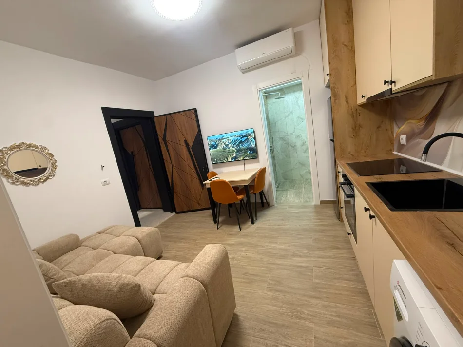 Tirane, jepet me qera apartament 1+1+Ballkon Kati 2, 60 m² 520 € (5 Maji)