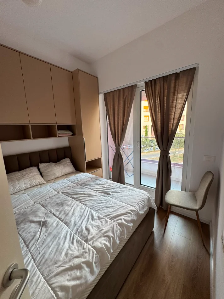 Tirane, jepet me qera apartament 1+1+Ballkon Kati 2, 60 m² 500 € (Ali Demi/Rezidenca Kadiu)