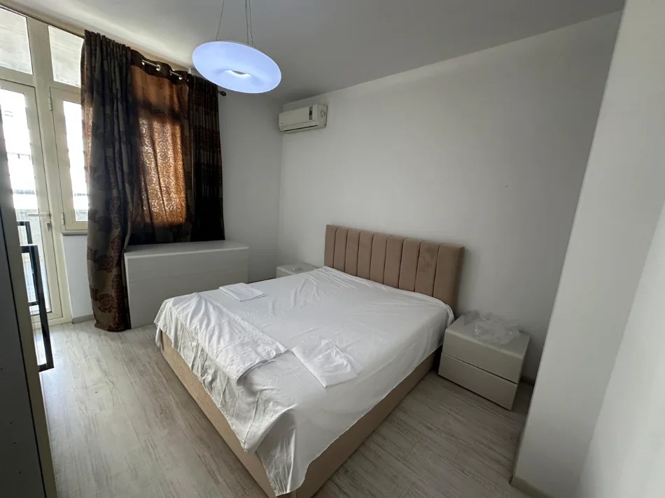 Tirane, jepet me qera apartament 2+1+Ballkon Kati 7, 100 m² 800 € (Ish Stacioni i Treni)