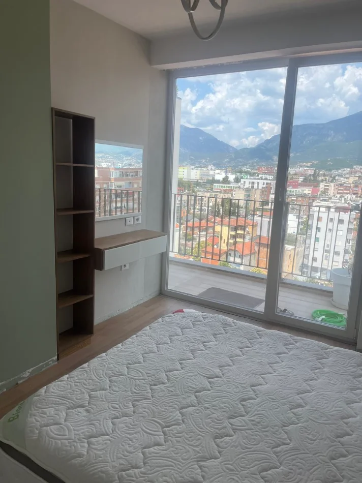 Tirane, jepet me qera apartament 2+1+Ballkon Kati 9, 130 m² 850 € (Riza Cerova)