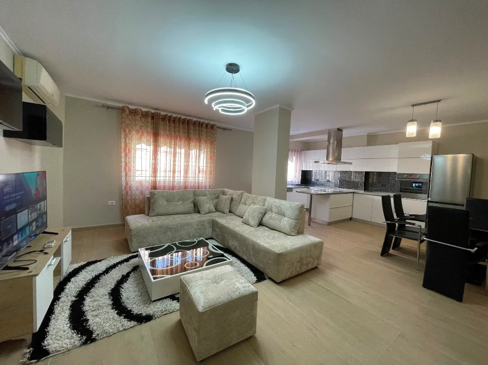 Tirane, jepet me qera apartament 2+1 Kati 3, 110 m² 800 € (Komuna e Parisit)