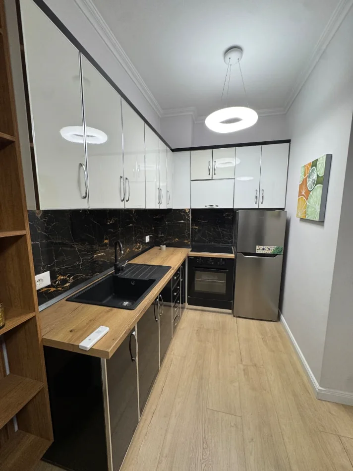 Tirane, jepet me qera apartament 1+1+Ballkon Kati 7, 70 m² 500 € (Astir/Rr.Teodor Keko)
