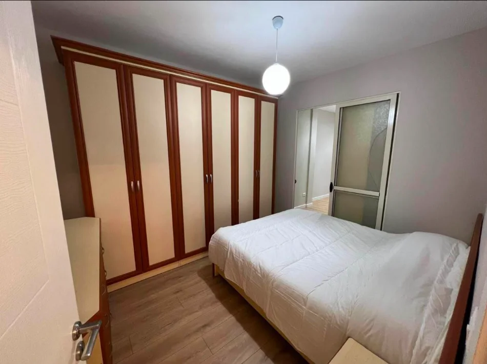 Tirane, jepet me qera apartament 2+1 , 85 m² 600 € (Prane Kodres se Diellit 1)
