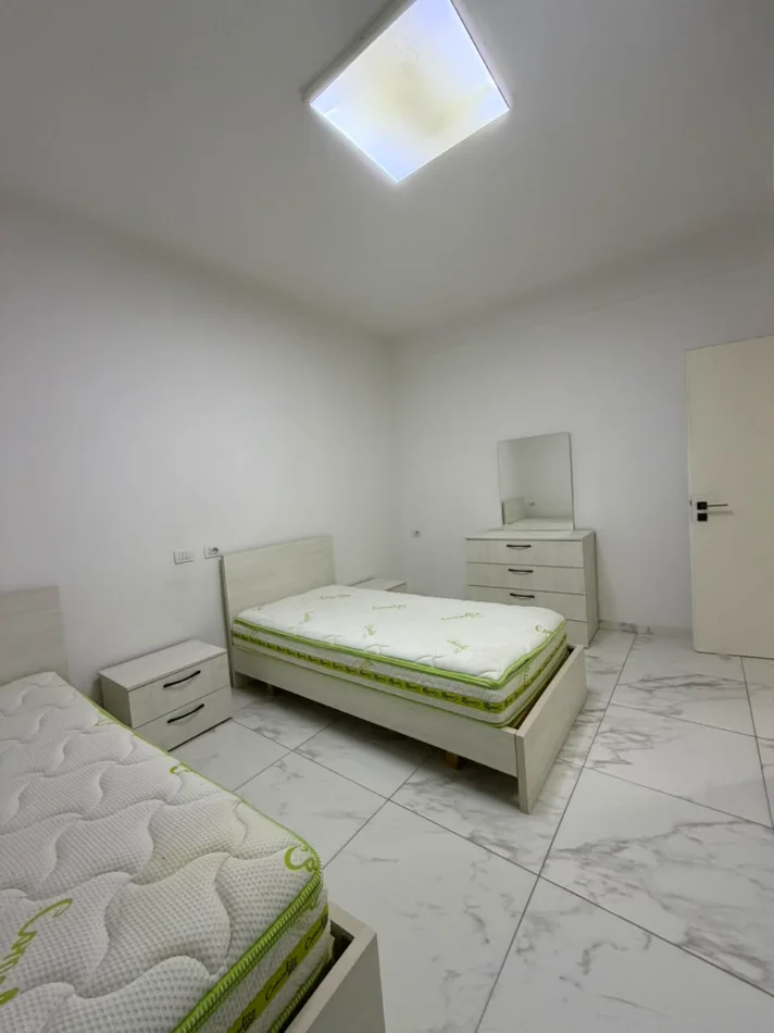 Tirane, jepet me qera apartament 2+1+Ballkon Kati 2, 75 m² 600 € (Rruga Dibres ,prane “Fakultetit te Mjeksise)