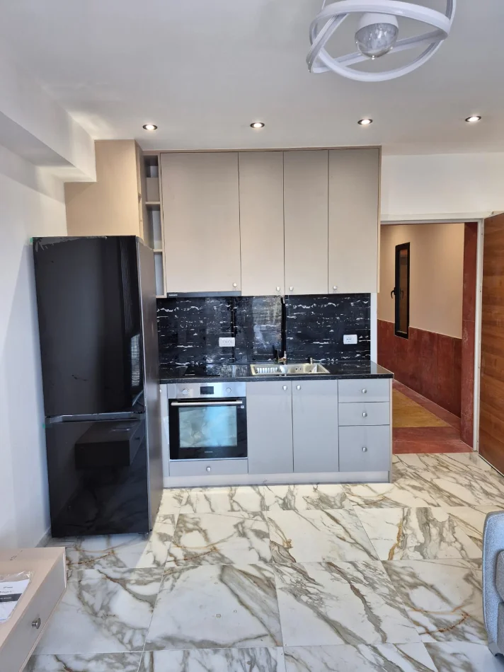 Tirane, jepet me qera apartament 1+1 Kati 7, 70 m² 750 € (Rruga e Kavajes)