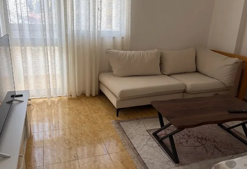 Tirane, jepet me qera apartament 2+1 , 70 m² 600 € 