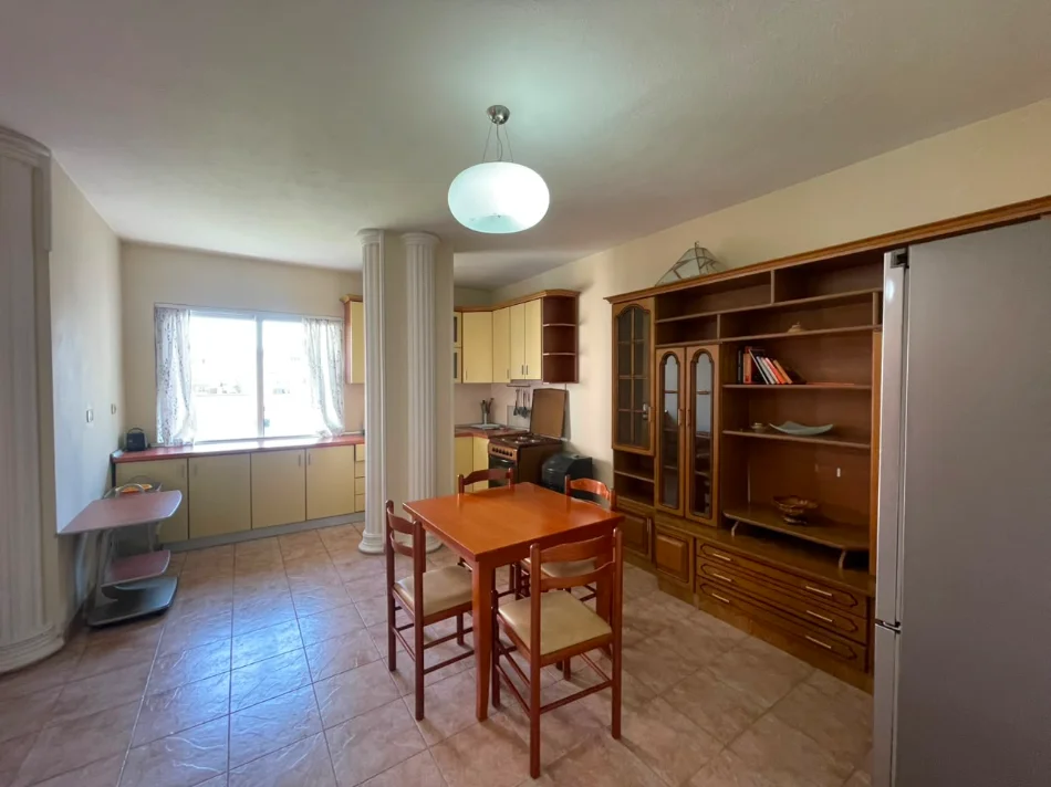 Tirane, jepet me qera apartament 1+1 Kati 5, 70 m² 700 € (Stadiumi Dinamo)