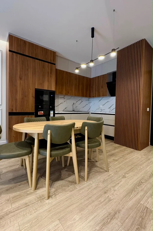 Tirane, jepet me qera apartament 1+1 Kati 2, 70 m² 800 € (Komuna e Parisit/Kompleksi Olimpik)
