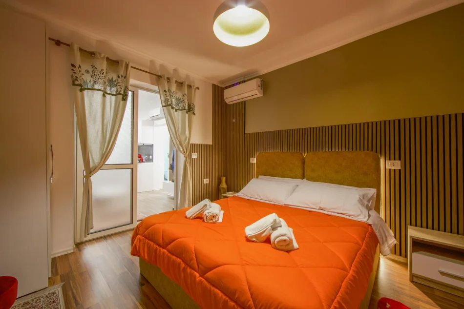 Tirane, jepet me qera apartament 1+1+Ballkon , 650 € (Sheshi Willson)