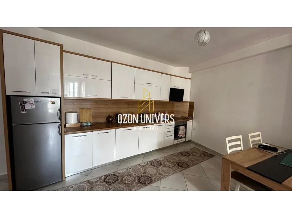 Tirane, jepet me qera apartament 2+1+Ballkon Kati 3, 111 m² 600 € (Kompleksi Jolla, Astir)