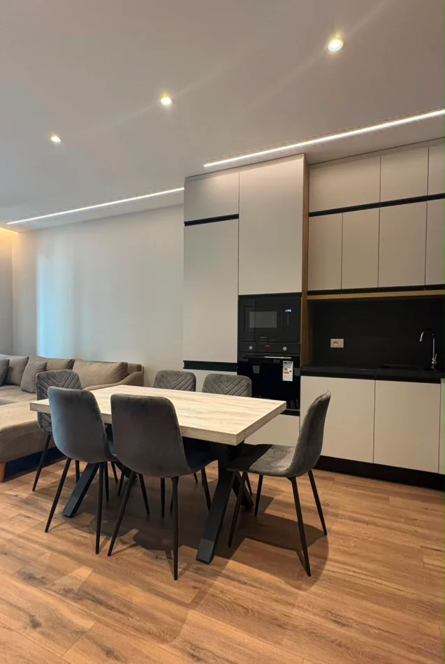 Tirane, jepet me qera apartament 1+1 Kati 5, 70 m² 800 € (Komuna e Parisit)