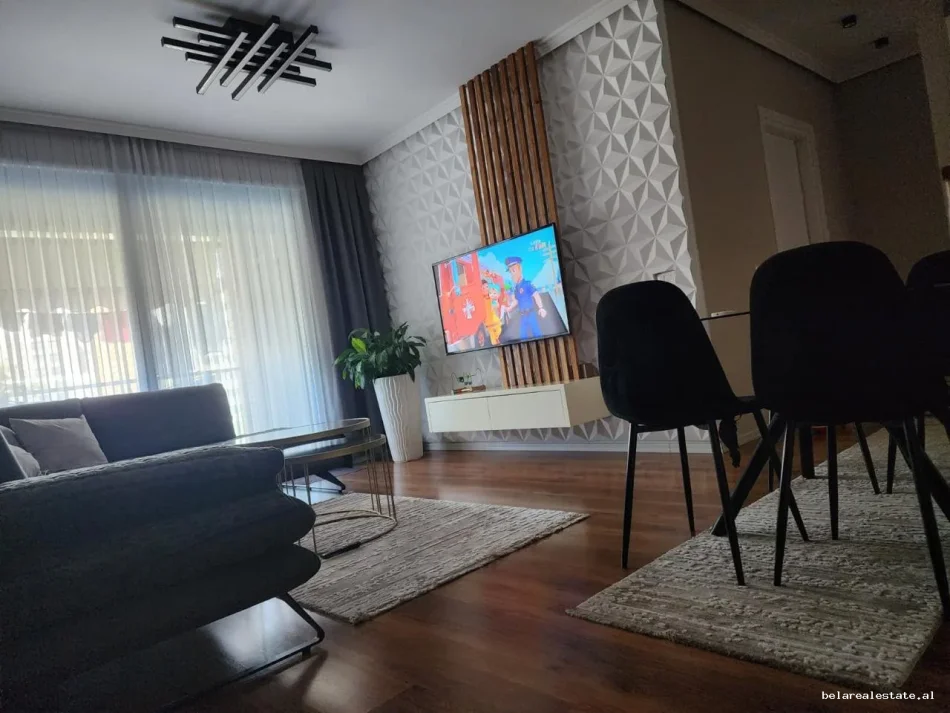 Tirane, jepet me qera apartament 2+1+Ballkon Kati 3, 95 m² 1.000 € (Don Bosko)