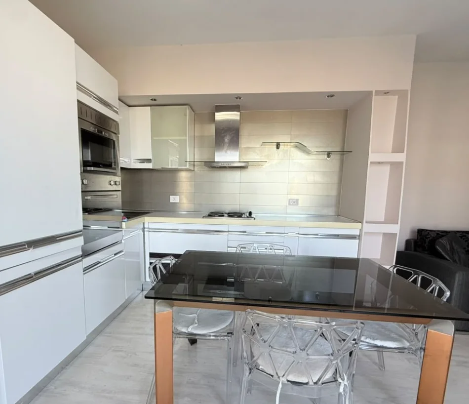 Tirane, jepet me qera apartament 1+1 Kati 7, 70 m² 550 € 