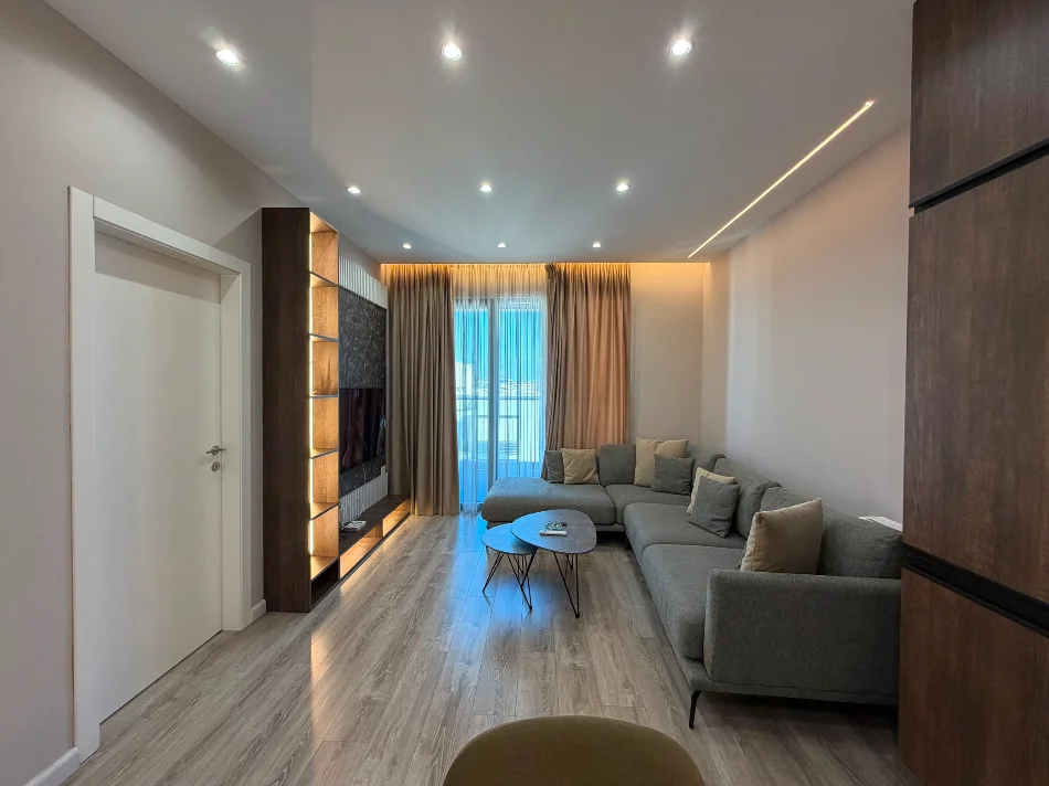 Tirane, jepet me qera apartament 1+1 Kati 3, 70 m² 800 € (Komuna e Parisit)