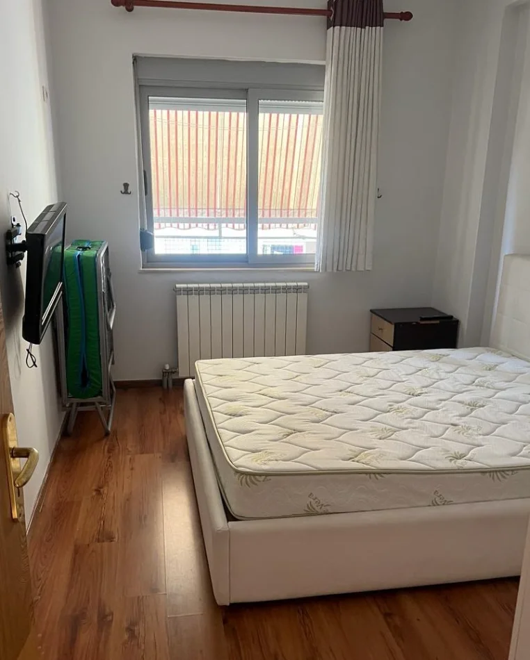 Tirane, jepet me qera apartament 1+1 , 70 m² 400 € 
