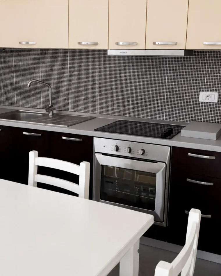 Tirane, jepet me qera apartament 1+1 , 70 m² 450 € 
