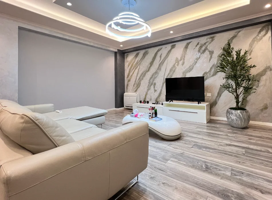 Tirane, jepet me qera apartament 1+1 , 85 m² 900 € 