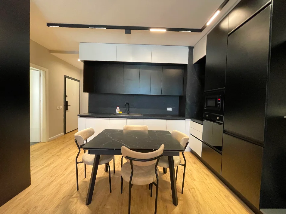 Tirane, jepet me qera apartament 1+1 Kati 5, 70 m² 800 € (Komuna e Parisit)