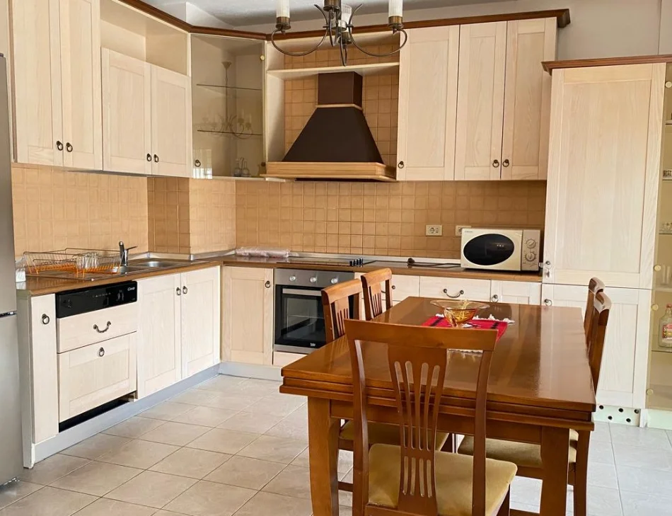 Tirane, jepet me qera apartament 3+1 , 150 m² 135.000 € 