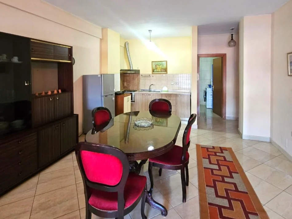 Tirane, jepet me qera apartament 1+1+Ballkon Kati 6, 70 m² 600 € 