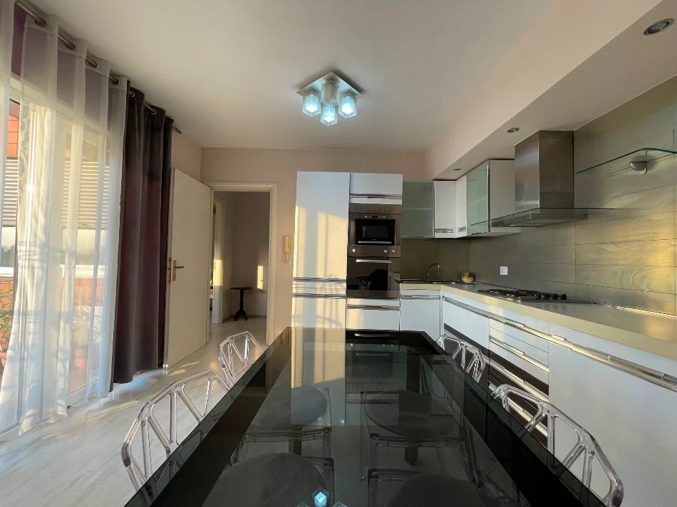 jepet me qera apartament Kati 8, 68 m² 550 € (Brryli)