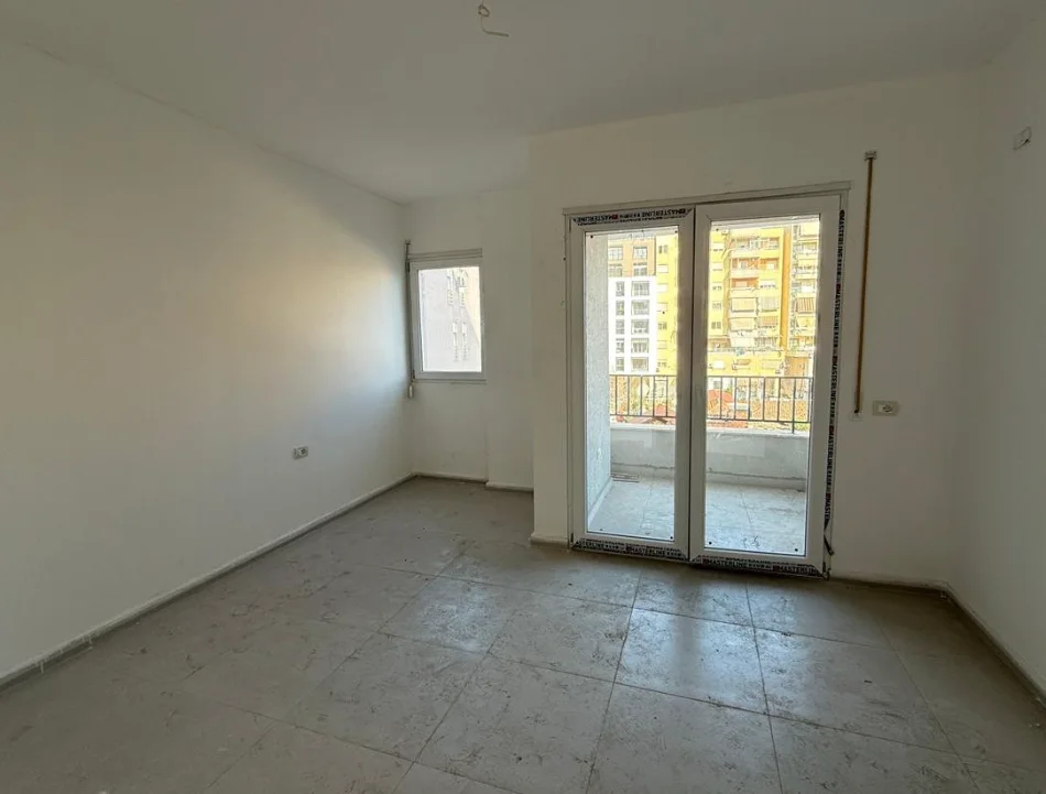 Tirane, shitet apartament 1+1 Kati 3, 73 m² 210.714 € 