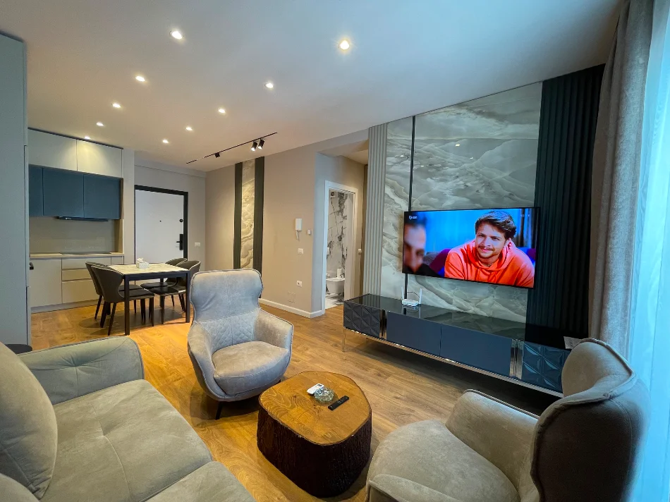 Tirane, jepet me qera apartament 1+1 Kati 6, 70 m² 800 € (Komuna e Parisit)