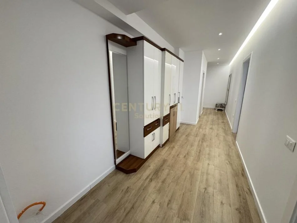 Tirane, jepet me qera apartament 2+1+Ballkon Kati 4, 84 m² 600 € (Rruga e Dibres)