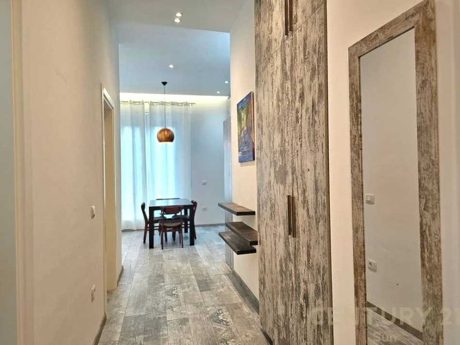 Tirane, jepet me qera apartament 1+1 , 70 m² 550 € (Prane Kopshtit Zoologjik)