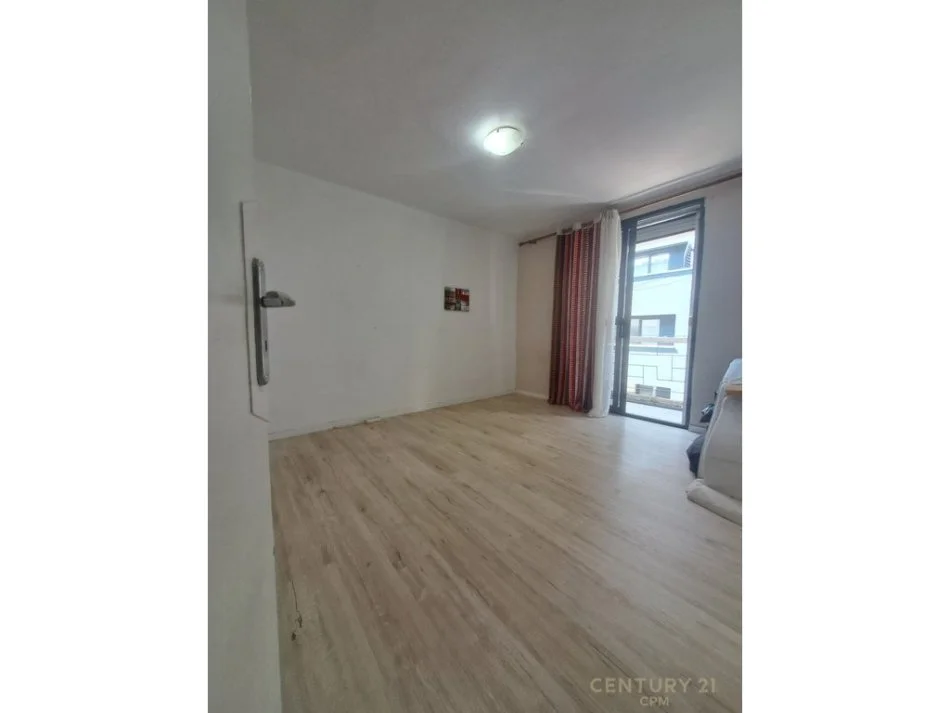 Tirane, shes apartament 2+1 Kati 4, 68 m² 160.000 € (Kafe Flora)