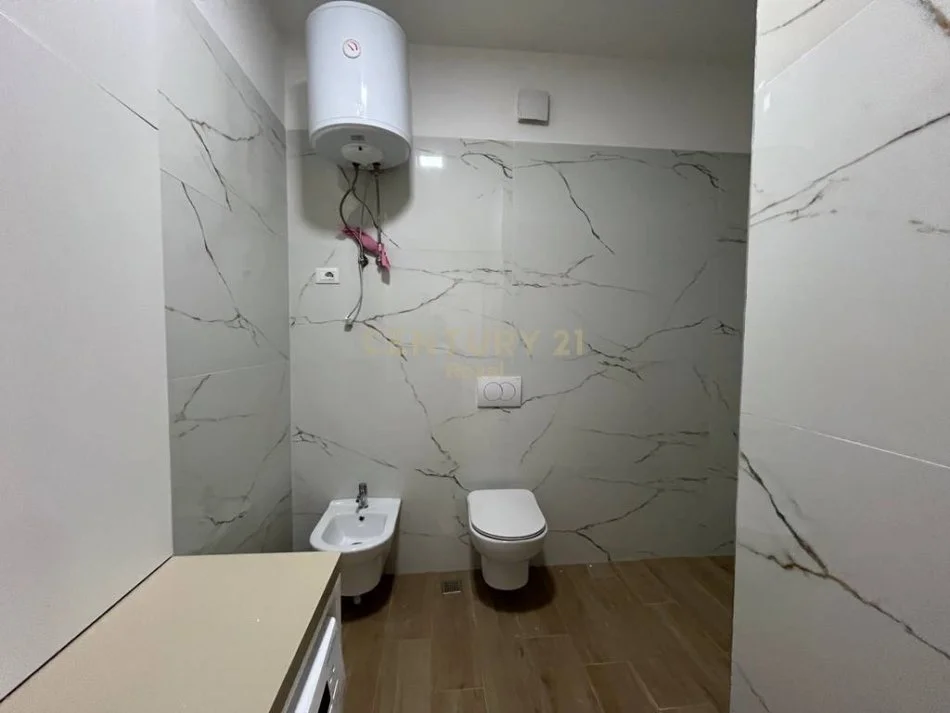 Tirane, shes apartament 2+1 Kati 2, 108 m² 275.000 € (Liqeni i thate)