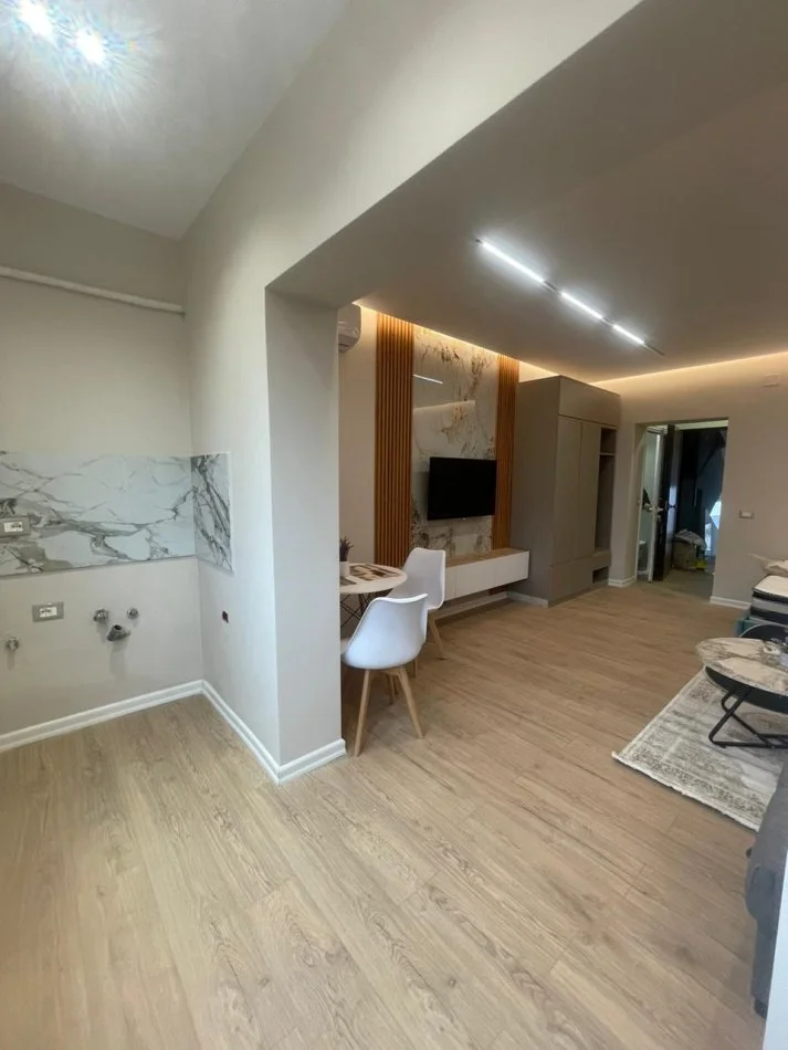 Tirane, shitet garsonier Kati 5, 34 m² 108.000 € (GARSONIERE)
