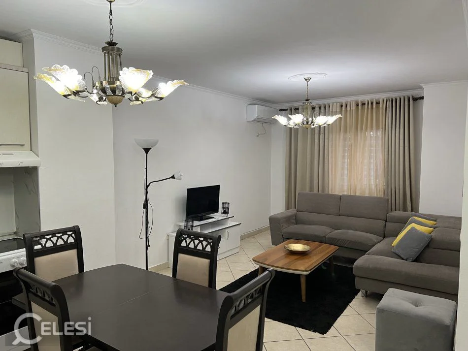 Tirane, jepet me qera apartament 2+1+Ballkon Kati 4, 86 m² 650 € (KOMUNA E PARISIT)