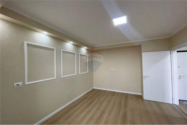 Tirane, jepet me qera apartament 1+1 Kati 6, 68 m² 300 Euro