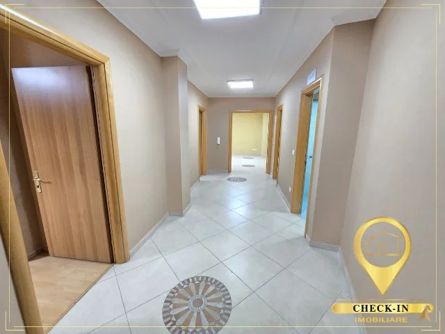 Tirane, jepet me qera zyre Kati 2, 160 m² 1.250 € (Sheshi Skenderbej)