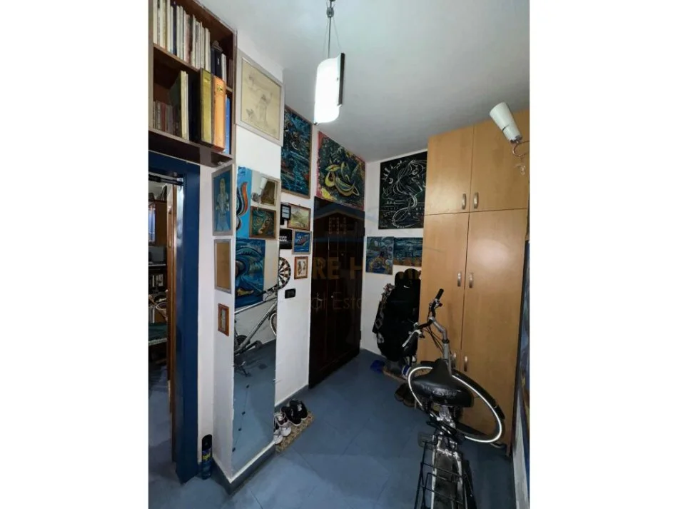 Tirane, shitet apartament 1+1 Kati 1, 57 m² 90.000 € (Laprake)