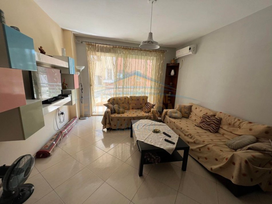 Tirane, jepet me qera apartament 2+1 Kati 2, 88 m² 600 € 