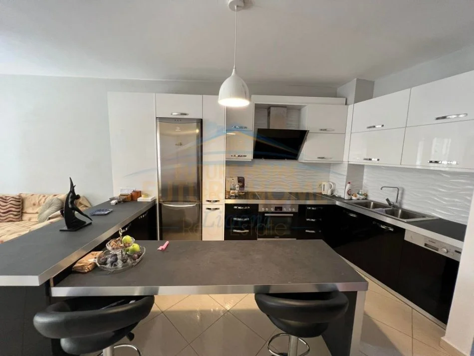 Tirane, jepet me qera apartament 2+1+Aneks+Ballkon Kati 2, 88 m² 600 € (Liqei i Thate)