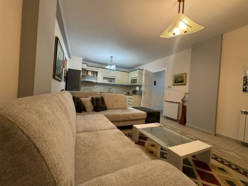 Tirane, jepet me qera 2+1+Ballkon Kati 3, 112 m² 700 € (21 Dhjetori)