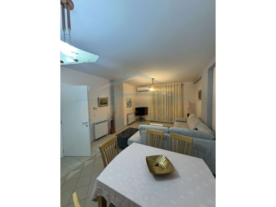 Tirane, jepet me qera 2+1 Kati 3, 112 m² 700 € (21 Dhjetori)