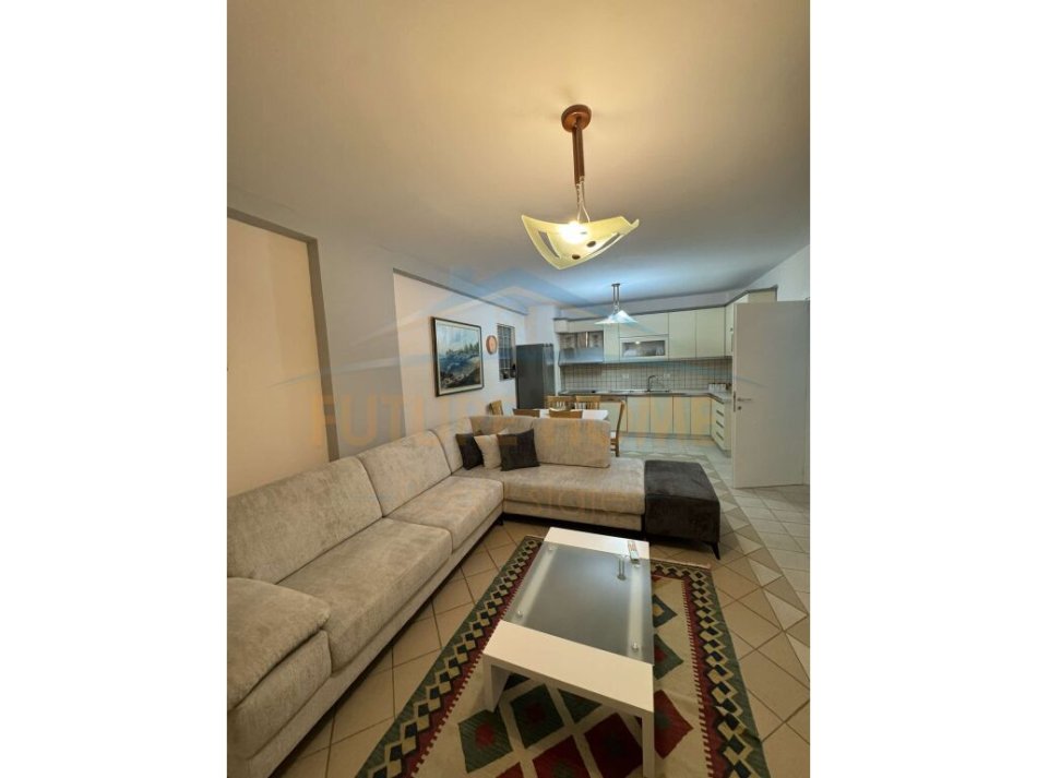Tirane, jepet me qera 2+1 Kati 3, 112 m² 700 € (21 Dhjetori)
