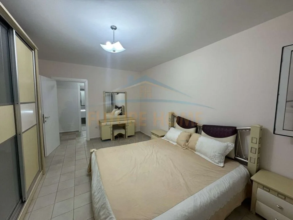 Tirane, jepet me qera 2+1+Ballkon Kati 3, 112 m² 700 € (21 Dhjetori)