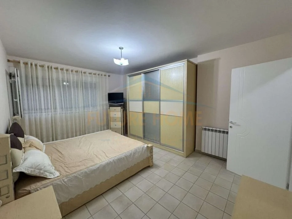 Tirane, jepet me qera 2+1+Ballkon Kati 3, 112 m² 700 € (21 Dhjetori)