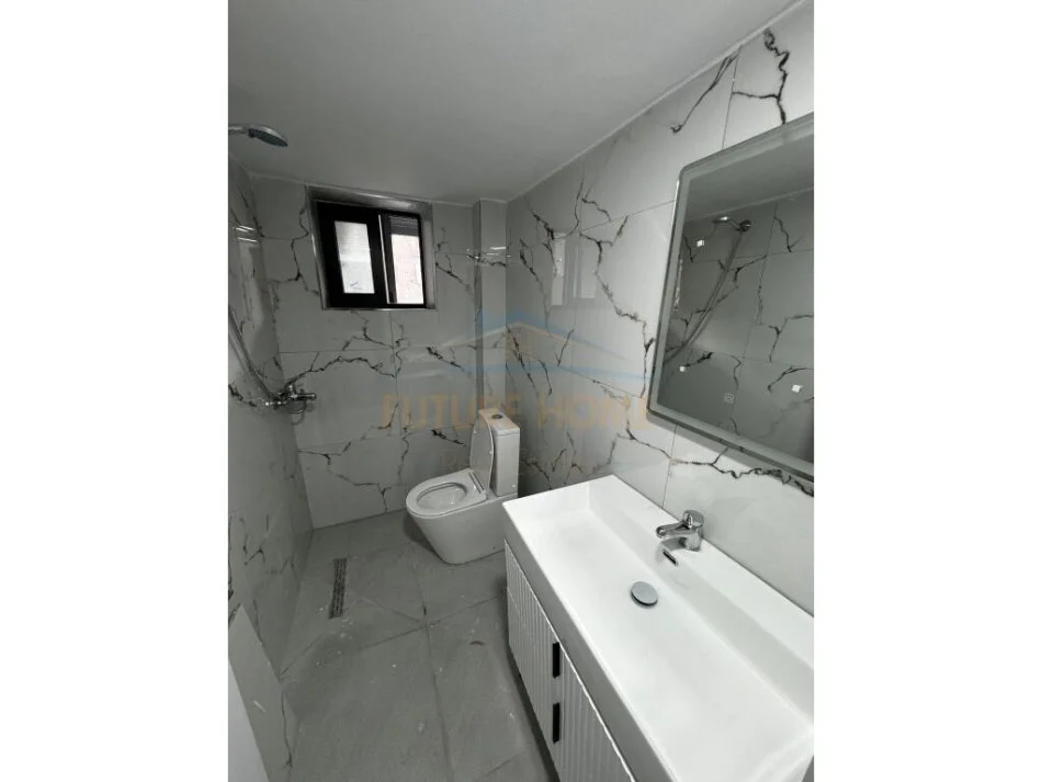 Tirane, jepet me qera apartament 1+1 Kati 3, 56 m² 450 € (tek kryqezimi i 21 Dhjetorit)