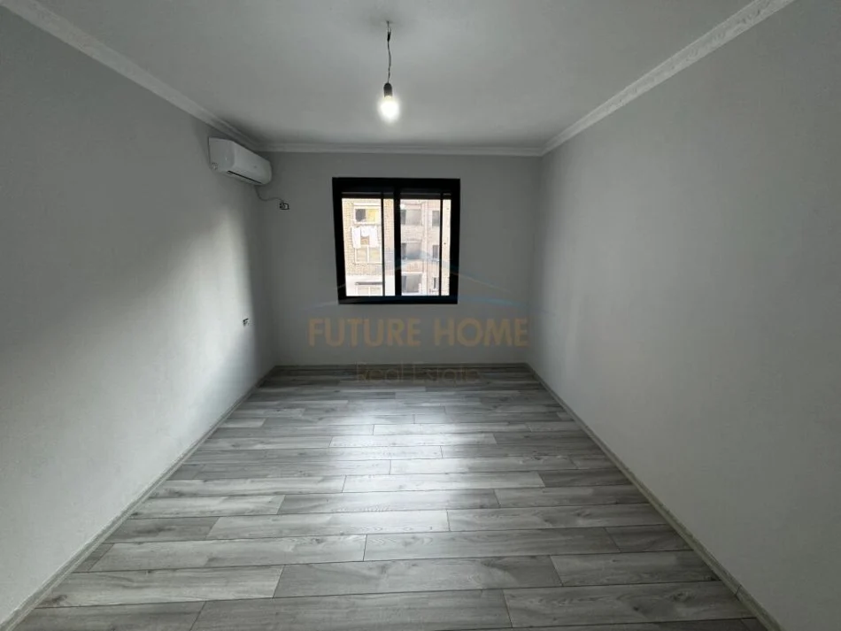 Tirane, jepet me qera apartament 1+1 Kati 3, 56 m² 450 € (tek kryqezimi i 21 Dhjetorit)