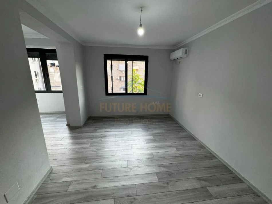 Tirane, jepet me qera apartament 1+1 Kati 3, 56 m² 450 € (tek kryqezimi i 21 Dhjetorit)