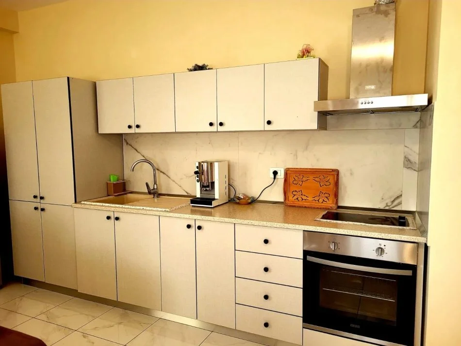 Durres, jepet me qera apartament 1+1+Ballkon Kati 3, 400 € (Plazh Durres)