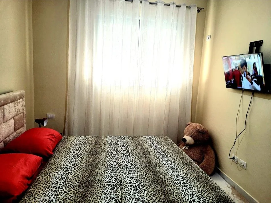 Durres, jepet me qera apartament 1+1+Ballkon Kati 3, 400 € (Plazh Durres)