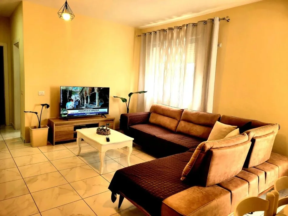 Durres, jepet me qera apartament 1+1+Ballkon Kati 3, 400 € (Plazh Durres)